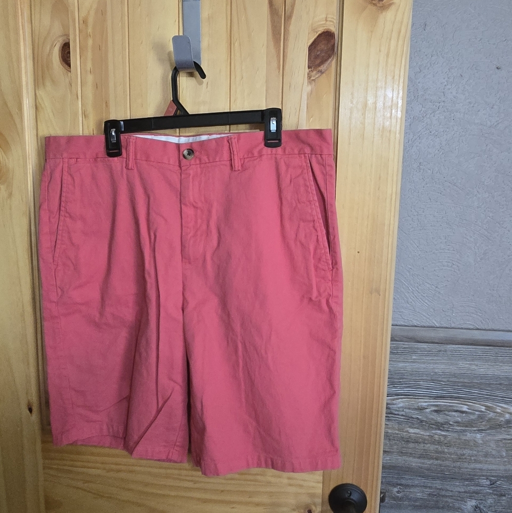 MENS OLD NAVY ULTIMATE SLIM FIT  COTTON/SPANDEX  CORAL SHORTS SIZE 38